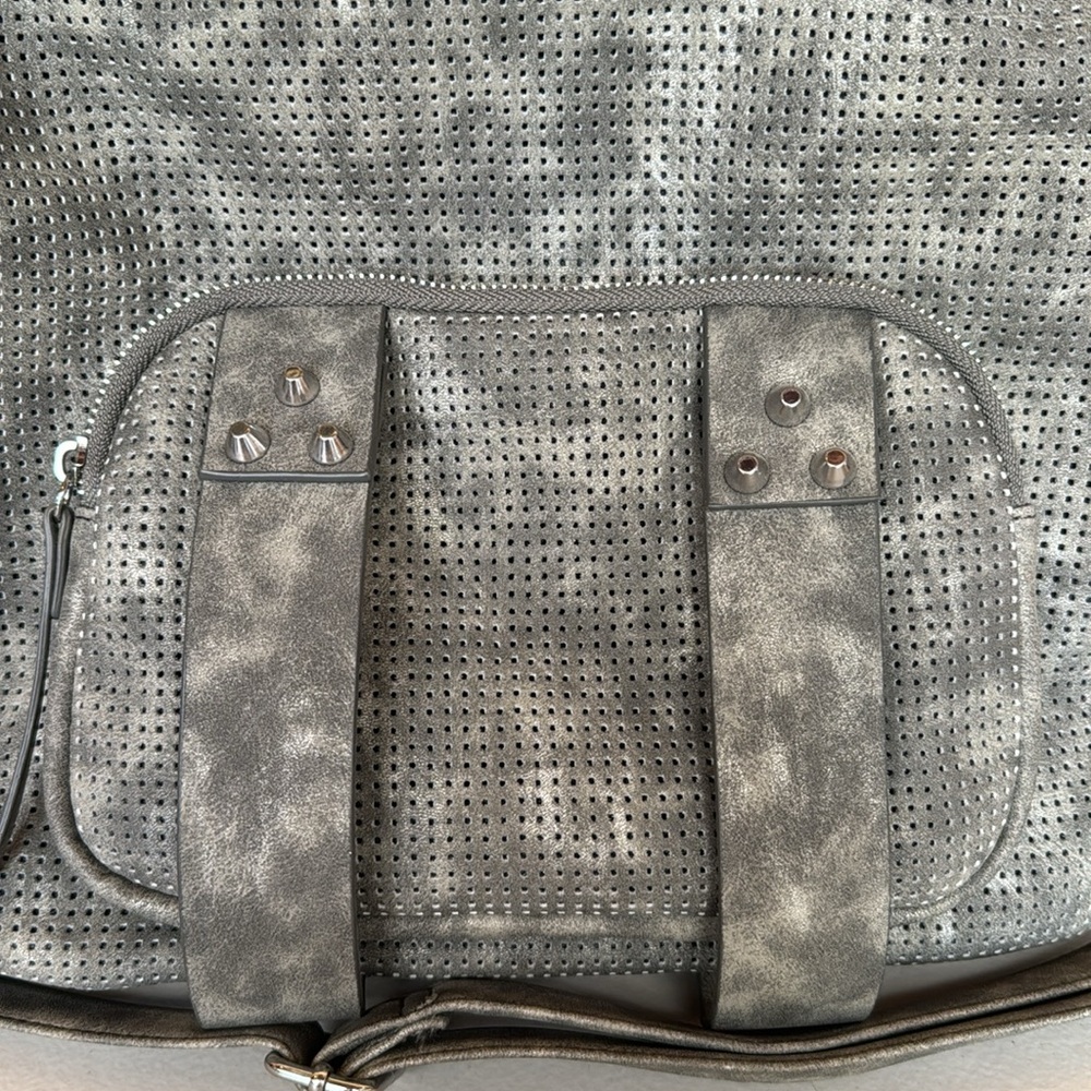 She + Lo Gorgeous Hobo Handbag. Silver color - Picture 2 of 11